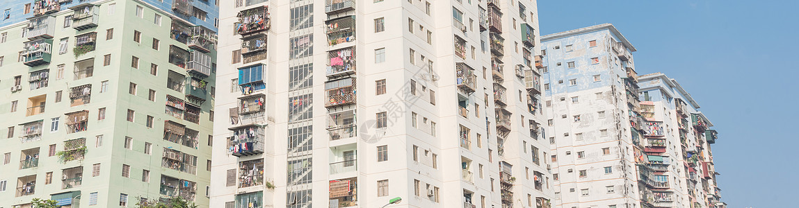 越南河内光天上穿着吊衣的全景寻找典型公寓楼阳台房子地标窗户摩天大楼住房城市财产衣服建筑图片