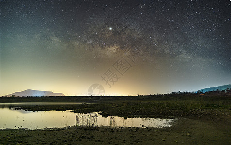 天空中的星星在夜晚反射着光芒 银河系a星系星云风暴摄影蓝色太阳天文学天文全景夜空图片