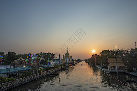 佛教仪式 寺庙 夜光和装饰礼服气氛旅行市场景观旅游运输太阳日落反射宗教图片