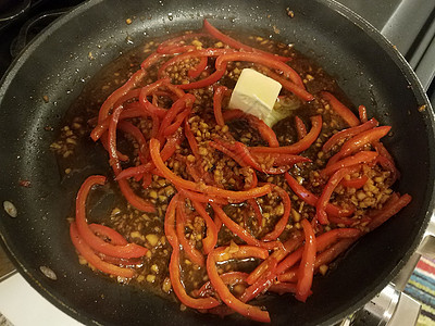红胡椒 大蒜和煎锅黄油午餐红辣椒食物蔬菜胡椒平底锅油炸烹饪图片