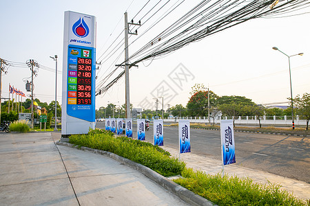 泰国苏林 2019年5月3日 泰国石油管理局PTT天然气站运输服务权威旅行石油城市燃料公司汽油街道图片