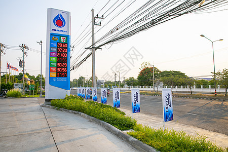 泰国苏林 2019年5月3日 泰国石油管理局PTT天然气站运输服务权威旅行石油城市燃料公司汽油街道图片