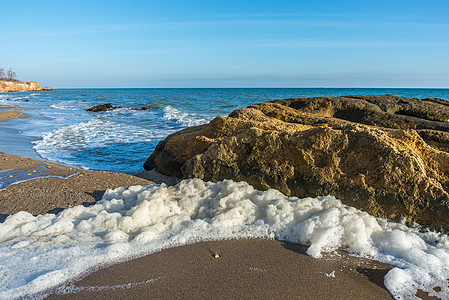 海岸上的大利姆斯通岩石贝壳季节村庄海岸线波浪寂寞太阳海滩乡村石头图片