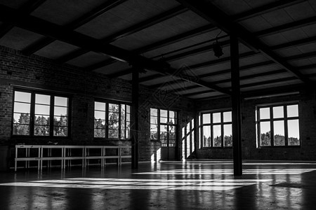 窗外地板上的影子窗户黑色地面阳光建筑学会场阴影白色房间艺术图片