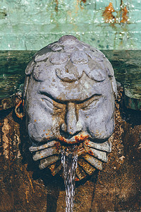 喷洒不老泉的一个人的照片历史雕塑艺术金属旅行浮雕风格艺术品城市喷泉图片