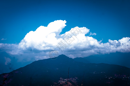喜马拉雅山脉多云阴天早晨的背景照片 梦幻般的风景 蓬松的天气 狂野的东亚印第安自然之美 华丽的 和平宁静的孤独和平静的形象晴天日图片