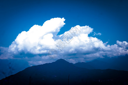 喜马拉雅山脉多云阴天早晨的背景照片 梦幻般的风景 蓬松的天气 狂野的东亚印第安自然之美 华丽的 和平宁静的孤独和平静的形象蓝色气图片