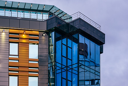 有玻璃幕墙的现代高层建筑窗户建筑办公室技术经济建筑学蓝色高科技框架市中心图片