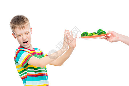 男孩在午餐时拒绝吃西兰花椰菜图片