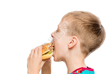 一个饿着肚子的男孩 带着一个汉堡包在白色背面的照片图片