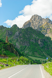 高加索地貌的垂直照片 山脉的景象图片