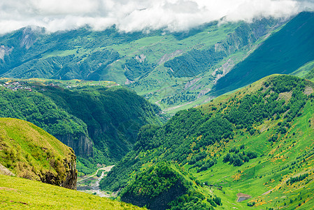 美丽的高加索高山 从上方的美丽景色引来美景图片