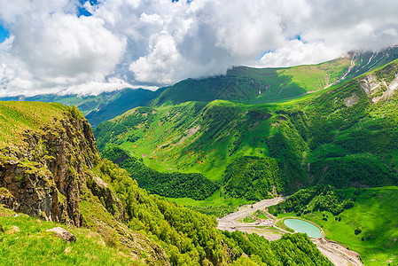 高加索风景山脉的峡谷 格鲁吉亚的地貌图片
