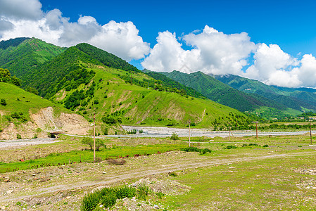 格鲁吉亚开放空间的山地景观 高加索人面貌图片