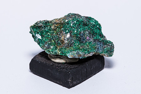 Fuchsit 印度结晶钻石宝石宝石 孤立的珍贵矿物图片
