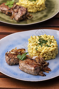 填料和洋葱草本植物肉汁牛扒煎锅戒指食物鱼片乡村知识点图片