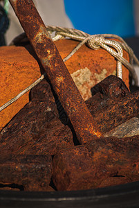 一个老生锈的锤子木头工具工作工业盐水维修硬件金属木工雪橇图片
