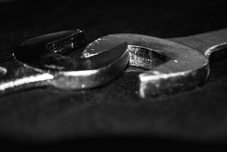 两个扳手放在一起螺栓机械工作硬件金属建筑维修工具工业白色图片