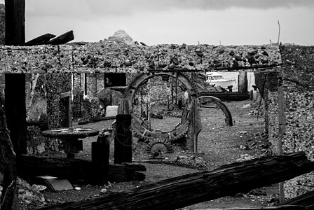 白岛的销毁废墟黑色地形崎岖荒野火山石头含硫岩石陨石图片