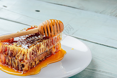 蜂蜜糖盘和蜂蜜薄饼甜点食物乡村蜂窝味道蜂蜡工艺早餐盘子勺子图片