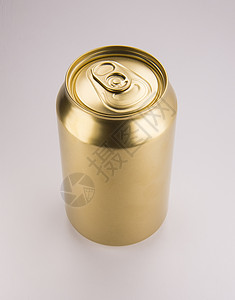 白色背景的金罐啤酒酒吧液体果汁酒精苏打补品产品戒指包装图片