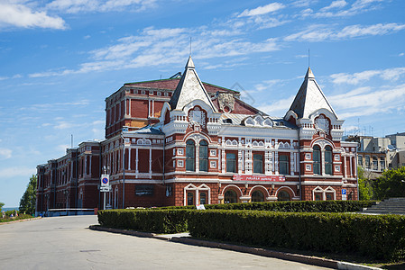 在俄罗斯萨马拉建造红砖戏剧剧场 高尔基名字的建筑天空房子正方形建筑学旅游城市胡同中心街道剧院图片