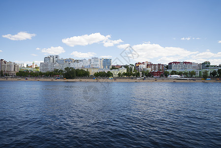 俄罗斯萨马拉的伏尔加河堤岸 这座城市全景中心天空游客房子街道支撑建筑学海滩建筑胡同图片