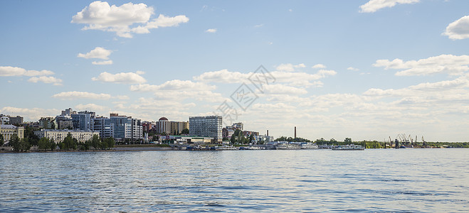 俄罗斯萨马拉的伏尔加河堤岸 这座城市全景中心城市天空景观旅行胡同房子港口码头建筑图片