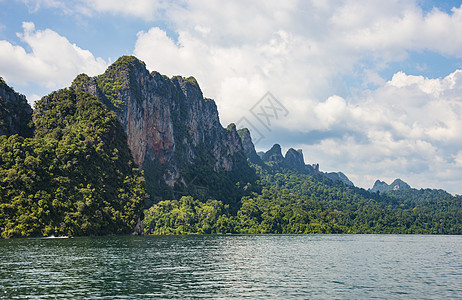 Khao SOK国家公园的景观 日落时山和湖泊娱乐闲暇公园国家热带环境旅行旅游天空假期图片