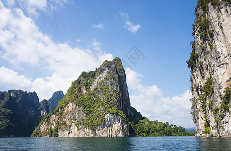 Khao SOK国家公园的景观 日落时山和湖泊公园反射森林旅行风景旅游天空假期国家闲暇图片