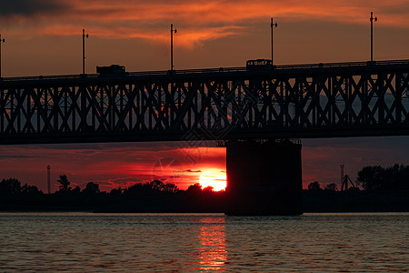 俄罗斯 哈巴罗夫斯克 照片来自河中央 校对 Portnoy跨度城市过桥天空旅行火车铁路桥接太阳建筑图片