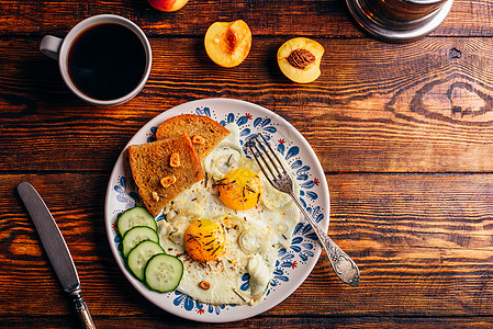 早餐吐司 煎鸡蛋加蔬菜 咖啡和fruu饮食高架英语小吃香料水果洋葱辣椒油桃午餐图片
