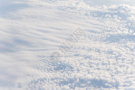 飞机日出时 阿尔图库穆卢斯云层形成不真实和戏剧化旅行天气窗户积雨戏剧性晴天假期地平线天线翅膀图片