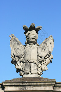 由灰石制成的想象雕塑 蓝天空背景 佛罗伦萨神像斯泰因 伊安特格隆德天空灰色格劳建筑师塑料雕塑家蓝色建筑学艺术图片