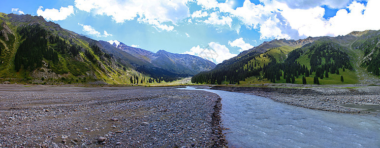 山中大阿拉木图湖旅游全景绿色森林岩石风景自然远足荒野山脉图片