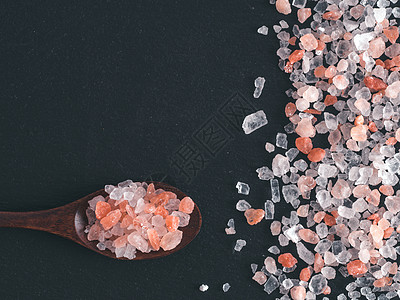 晶体中的喜马拉雅粉色盐水晶情调厨房玫瑰调味品香气岩石粉盐食物美食图片