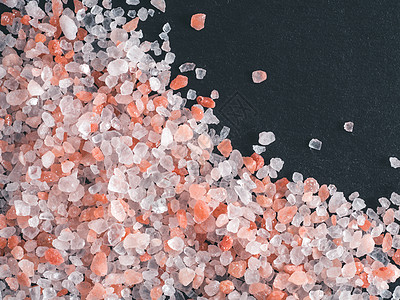 晶体中的喜马拉雅粉色盐香料宏观调味品水晶厨房食物治疗盐渍玫瑰情调图片