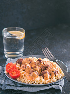 盘子里的散珠和肉丸牛肉美食投掷小麦营养肉肉午餐饮食烹饪食物图片