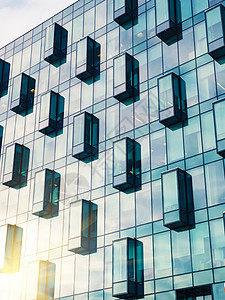 办公大楼外部镜子摩天大楼建筑公司反射技术蓝色城市市中心天空图片