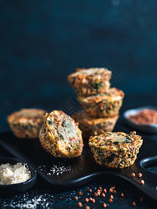 含有菠菜 胡萝卜 面粉的巴克热锅炉孩子们烹饪午餐早餐食谱食物蔬菜沙锅美食小吃图片