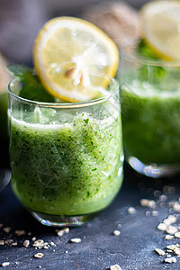 饮料 冰淇淋 绿色颜色 洗衣服 饮食玻璃食物水果液体酒精柠檬薄荷桌子茶点果汁图片