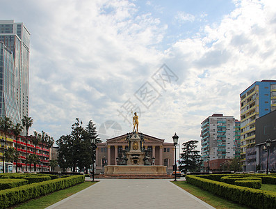 戏剧广场 不老泉与海王星和巴统国家戏剧剧院雕像图片