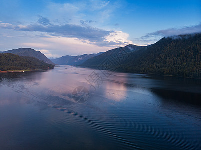 Altai山Teletskoye湖空中观视花园边缘太阳天线爬坡卫生保健风景阳光娱乐图片