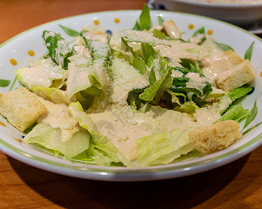 绿色叶色沙拉 配红薯条蔬菜午餐饮食营养叶子植物盘子面包块多叶美食图片
