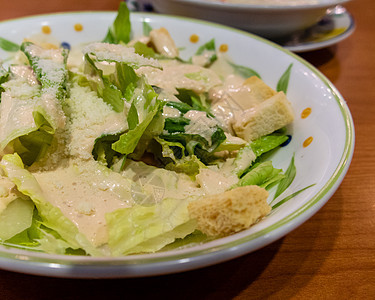 绿色叶色沙拉 配红薯条蔬菜面包块叶子午餐营养多叶盘子树叶饮食食物图片