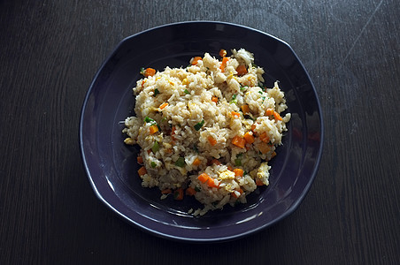 泰国菜 炒饭和螃蟹美味盘子蔬菜餐厅午餐蟹肉油炸黄瓜食谱美食图片