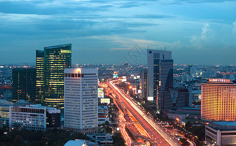 曼谷市的风景与公路交通相隔甚远图片