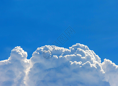 云层积聚云的背景图片