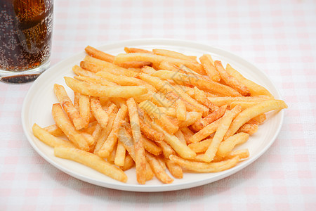 白盘和白背景上的薯条小吃美食垃圾饮食脂肪育肥餐厅营养味道盘子图片