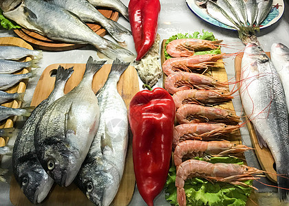 鱼市场销售的淡水鱼类和海产食品博览会食物店铺烹饪海鲜商业美食饮食团体红色营养图片